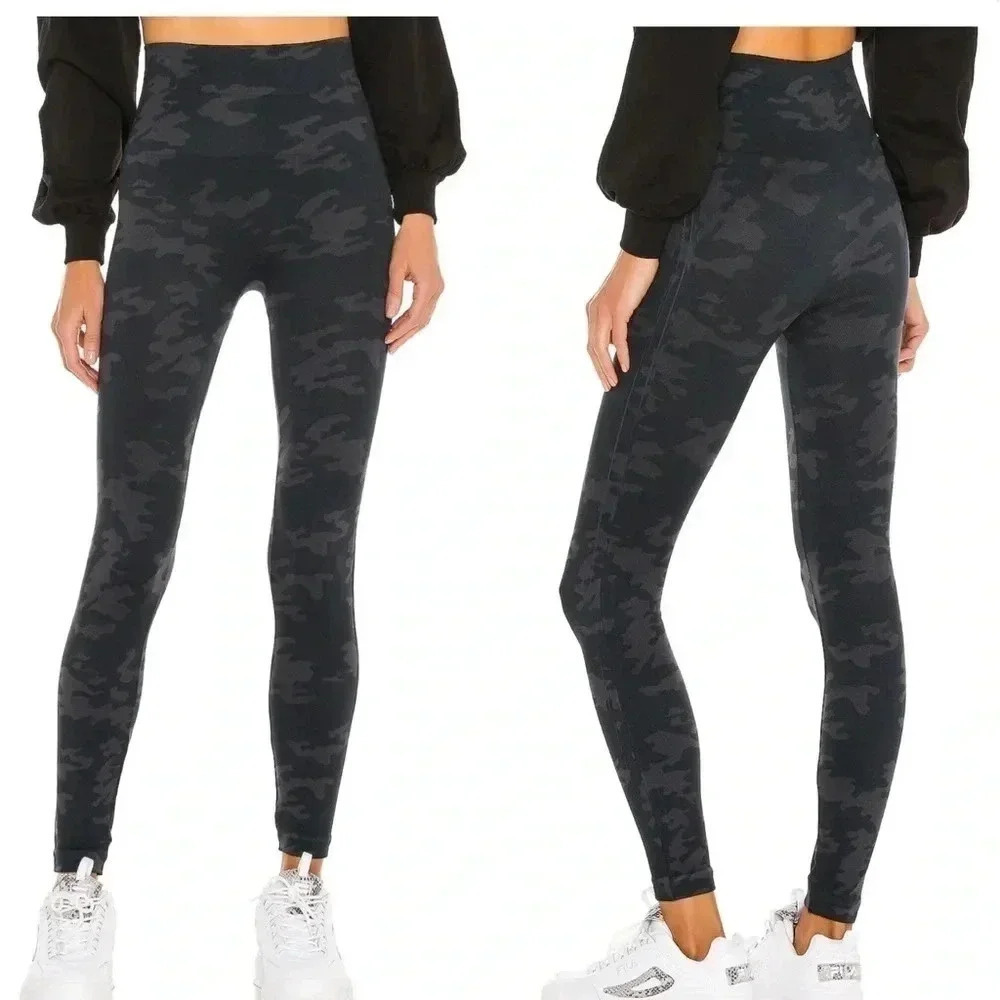 SPANX Look At Me Now Leggings in Black Camo Size Small